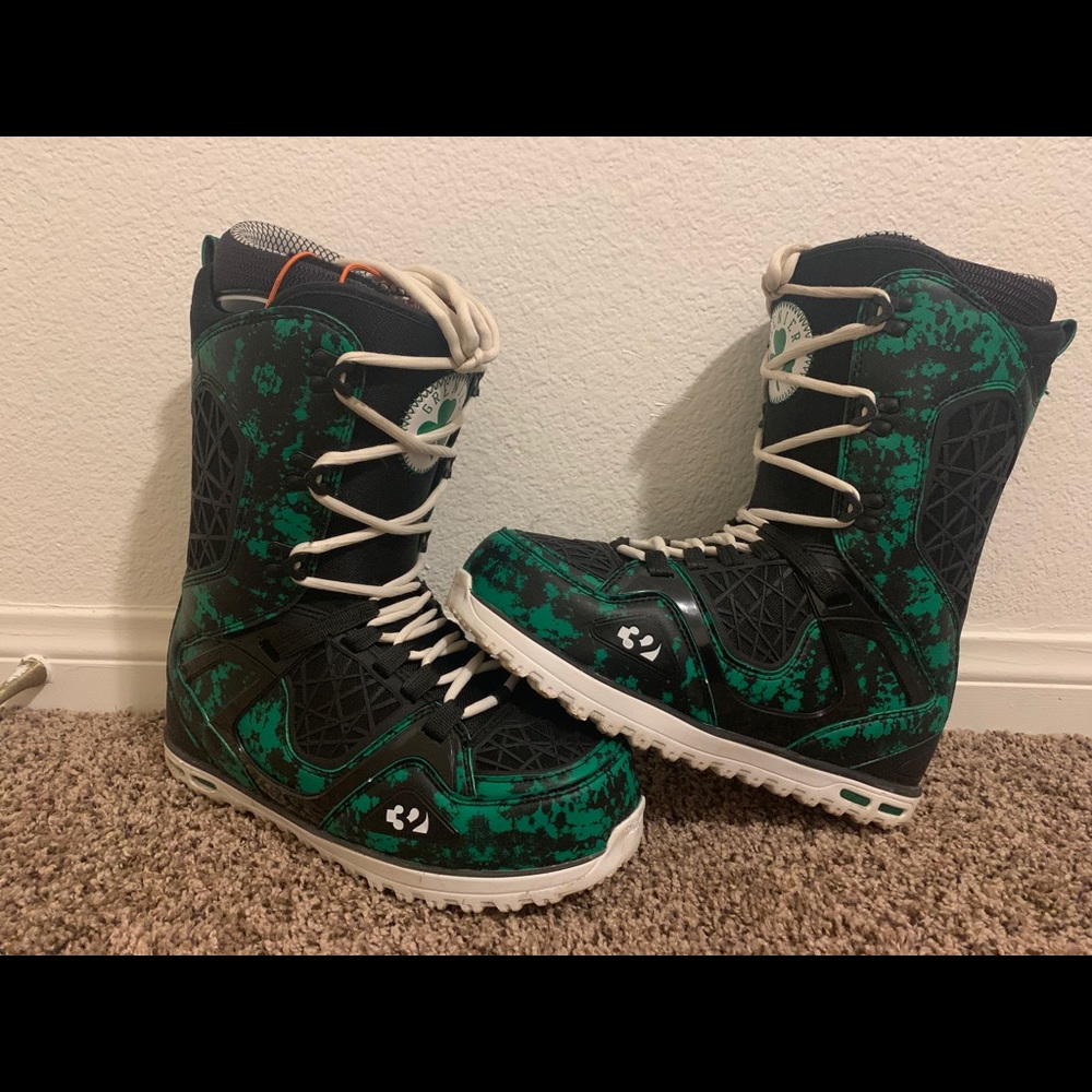 Limited edition Chris Grenier 32 snowboard boots.